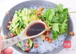 Illustration of how to make cold vermicelli 11