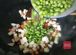 Illustration of how to make stir-fried edamame with mushrooms and wild rice peas 6