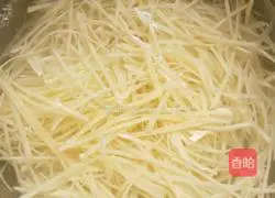 Illustration of how to make spicy and sour potato shreds 2