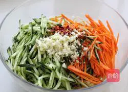 Illustration of how to make cucumber cold shredded dried tofu 6