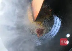 Illustration of how to make fried ash soda cake 5