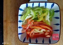 Illustration of how to make green pepper and potato shreds 3