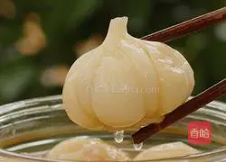 Traditional Jiangsu, Zhejiang and Shanghai snack sugar garlic method New garlic in late May is most suitable Illustration of how to do this 9