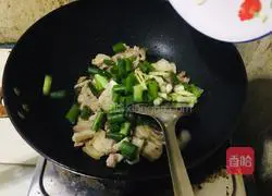 Illustration of how to make steamed braised noodles 7