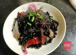 Fragrant Illustration of how to make fried black beans 6