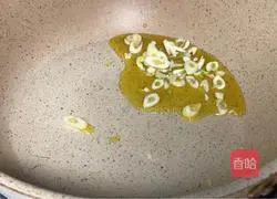 Illustration of how to make oyster sauce, wolfberry and broccoli 7