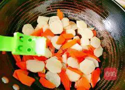 Illustration of how to stir-fry carrots and yam 8