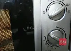 Illustration of how to bake sweet potatoes in the microwave 4