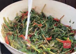 Illustration of how to make spicy stir-fried purslane 9