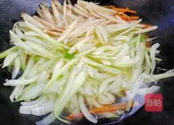 Illustration of how to make spicy and sour three shreds 6