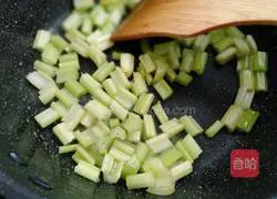 Illustration of how to cook potatoes with olives 6