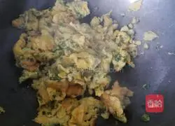 Illustration of how to make fried eggs with pickled vegetables 6