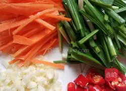 Illustration of how to make spicy cold vermicelli 2