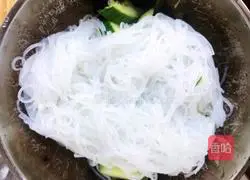 Illustration of home-style cucumber mixed with vermicelli 4