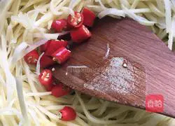 Illustration of how to make spicy and sour potato shreds 5