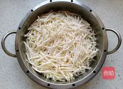 Saute Illustration of how to make potato paste 4