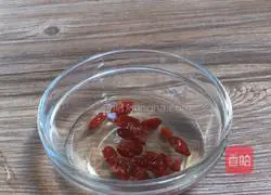 Illustration of how to make wolfberry bell pepper mixed with radish 6