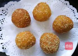 Illustration of how to make fried sweet potato balls 12