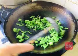 Illustration of how to make pickled stir-fried cabbage 5