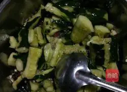 Illustration of how to make simple cold cucumber 6