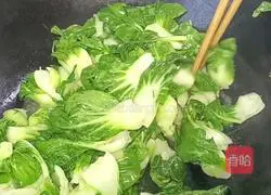 Illustration of how to make garlic-fried cabbage 6