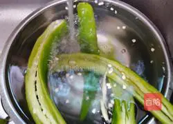 Fried green pepper Qianzhang's recipe illustration 2