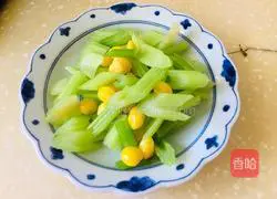 Illustration of how to stir-fry ginkgo with celery 4