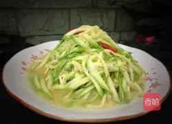 Illustration of how to make shredded zucchini 9