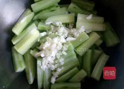 Illustration of how to make cold cucumber 8