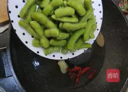 Illustration of how to make salted edamame 8