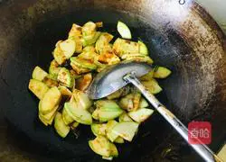 Illustration of how to make braised zucchini with sauce 6