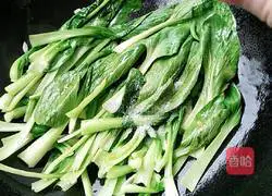 How to stir-fry baby cabbage Illustration 5