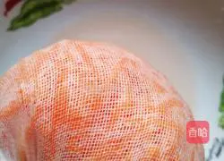 Illustration of how to make steamed carrot shreds 2