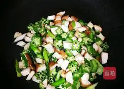 Illustration of how to make okra and scrambled eggs 8