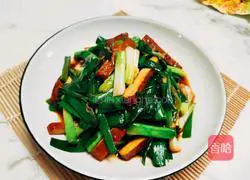 Illustration of how to stir-fry green garlic leaves with dried fragrant seeds 9