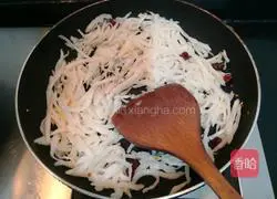 Illustration of how to stir-fry shredded radish 10