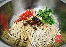 Illustration of how to make cold shredded tofu 2