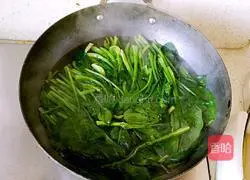 Illustration of how to make garlic spinach 2