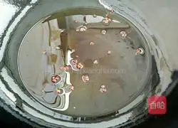 Illustration of how to make white meat with garlic paste 4