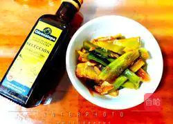 Illustration of how to make lettuce sticks with juice 1