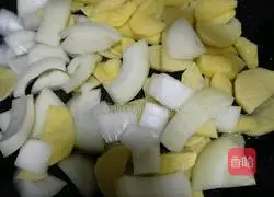 Illustration of how to make fried onions and potatoes 2