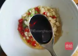 Illustration of how to mix spinach with peanuts 9