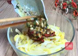 Illustration of how to make wolfberry mixed with baby cabbage 10