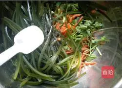 Illustration of how to make cold spicy kelp shreds 9