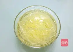 Illustration of how to make green pepper and potato shreds 2