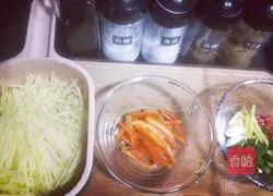 Illustration of how to make spicy and sour potato shreds 3