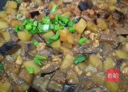 Eggplant and potato stir-fry Practice illustration 4