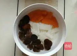 Illustration of how to stir-fry yam and fungus 4