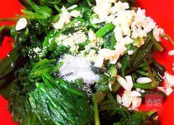 Illustration of how to make spinach with nuts 7