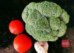 Illustration of how to make steamed tomatoes with broccoli 2